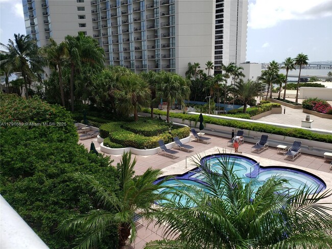 Building Photo - 1717 N Bayshore Dr