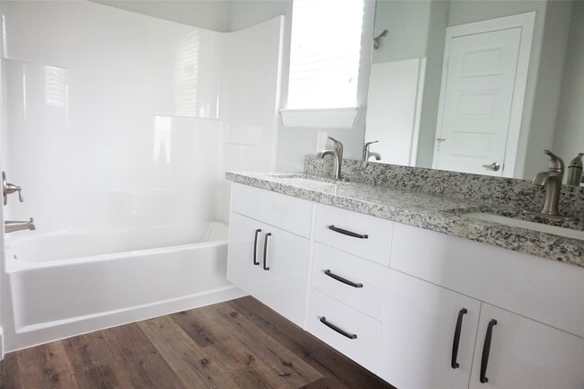 Building Photo - 5036 Van Fleet St