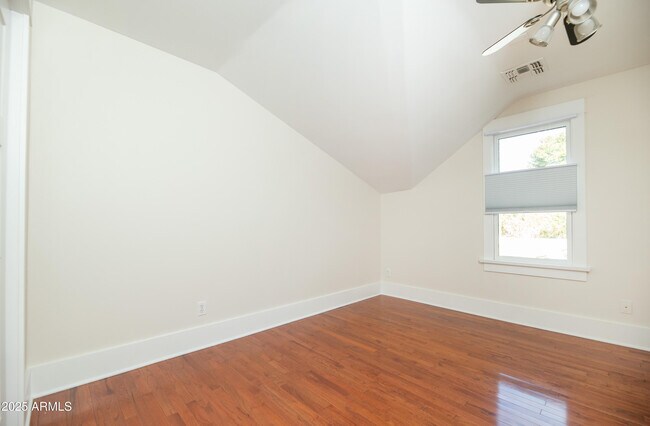 Building Photo - 69 W Lynwood St