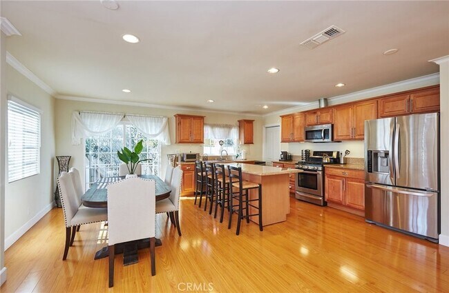 Building Photo - 17827 Burbank Blvd