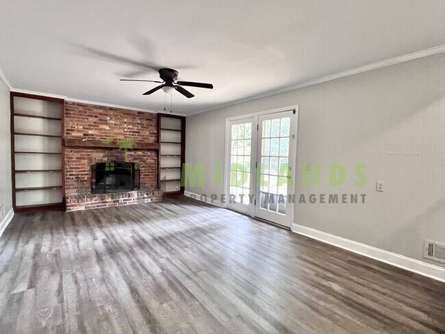 Building Photo - 300 Lydgate Dr