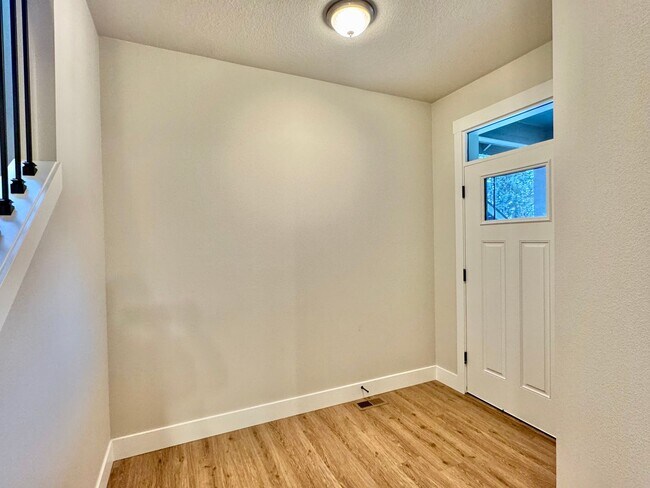 Building Photo - What Beauty! Live with serenity ~ Short distance to the heart of hazel Dell