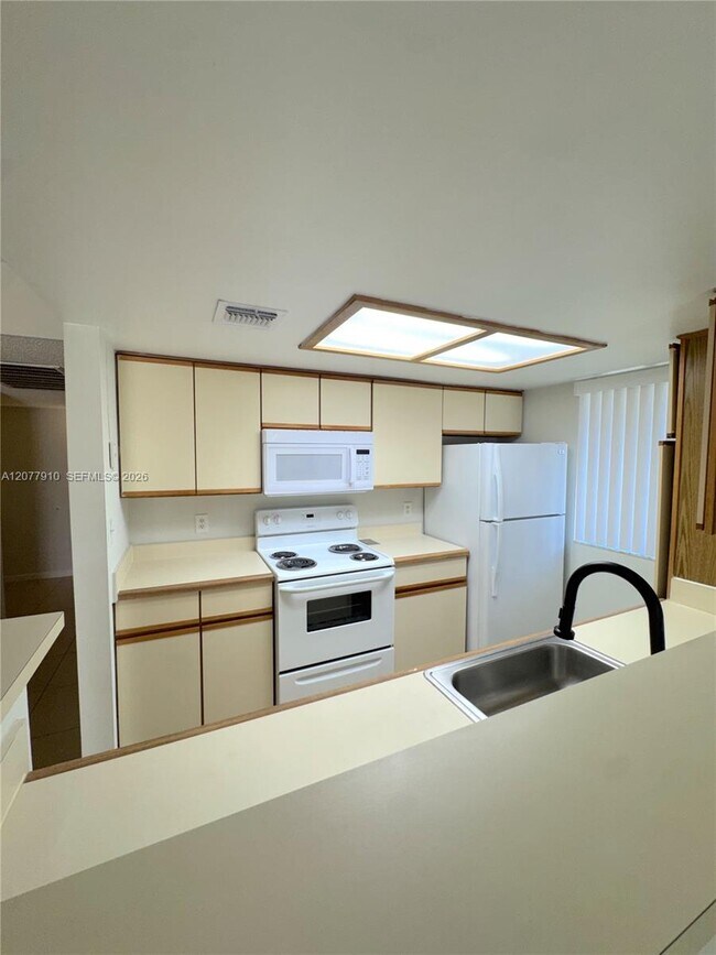 Building Photo - 3280 Coral Lake Ln