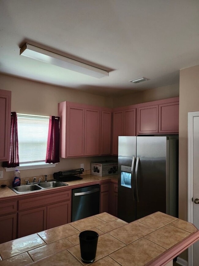 Building Photo - Close to Everything