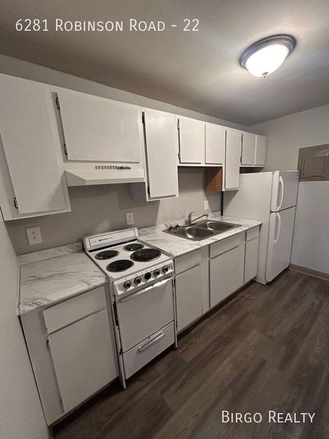 Building Photo - Renovated 1 Bed / 1 Bath APARTMENT in LOCK...