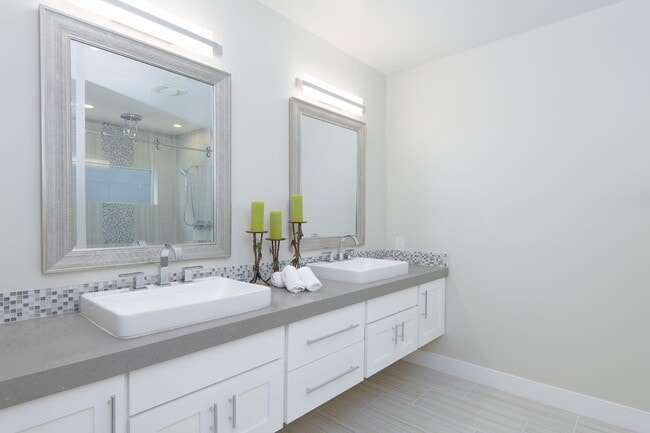 Building Photo - 2423 E Lincoln Cir