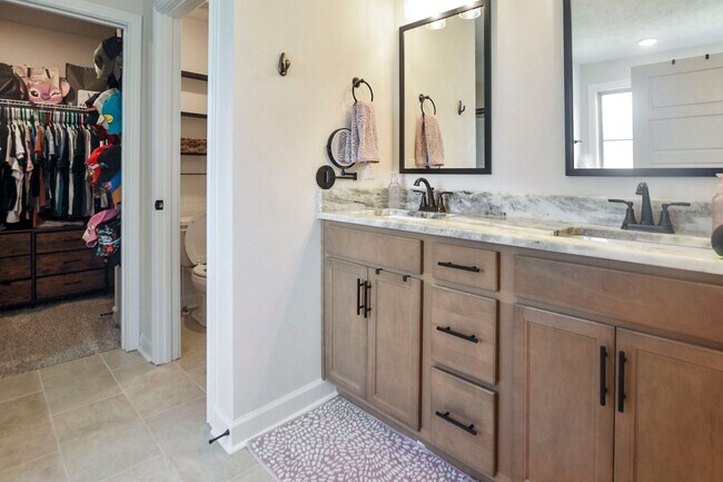 Building Photo - Pet Friendly Four Bedroom!