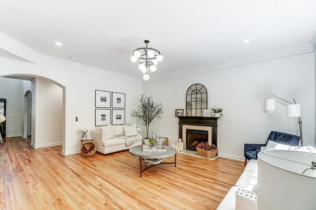 Building Photo - 1024 Patricians Ln