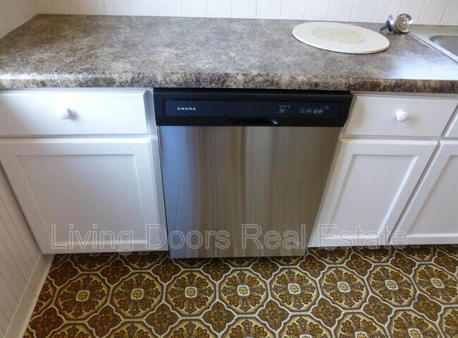 Building Photo - 3701 Lewis Ave