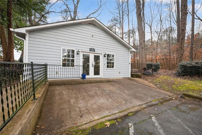 Building Photo - 3921 Riverlook Pkwy SE