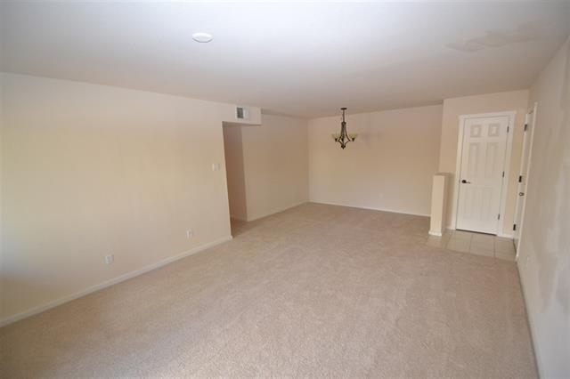 Building Photo - Ground Level 2 Bedroom Condo Available!