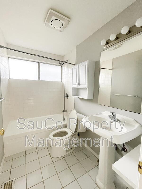 Building Photo - 1734 NE Bryant St