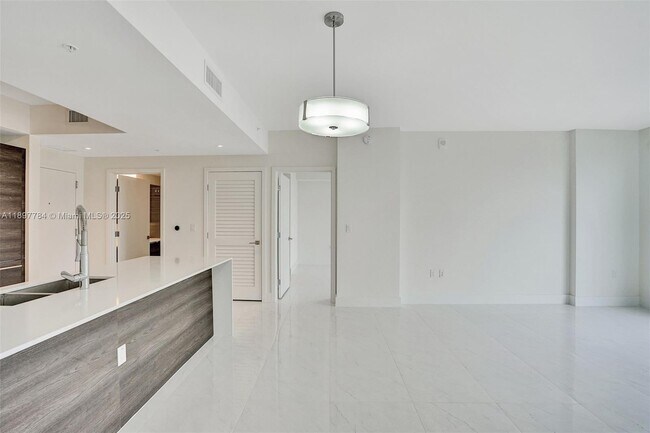Building Photo - 301 Altara Ave