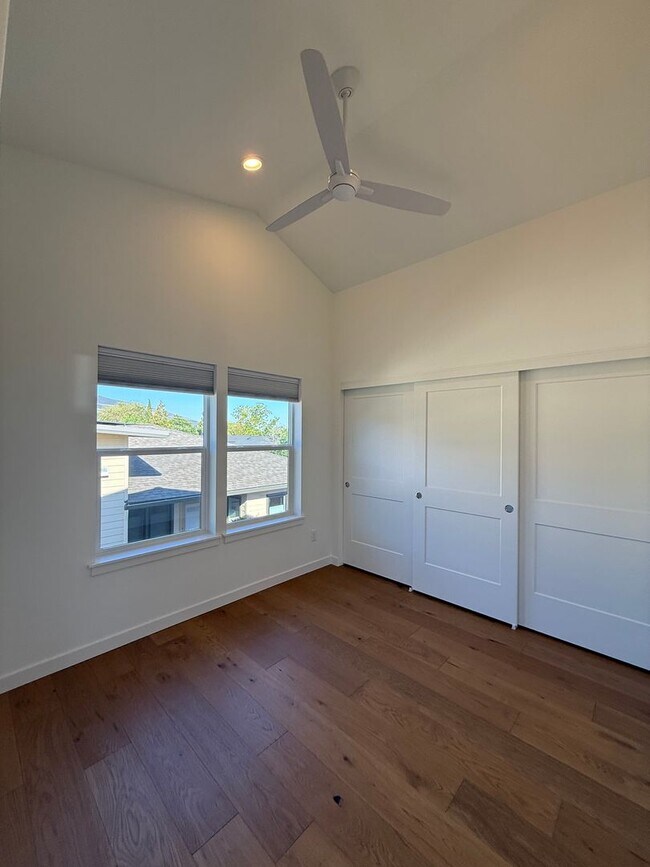 Building Photo - New Apartment in Central Ashland Location ...