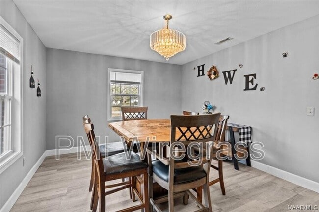 Building Photo - 209 E Mcgowan St