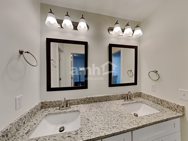 Building Photo - 514 Crestmont Ln