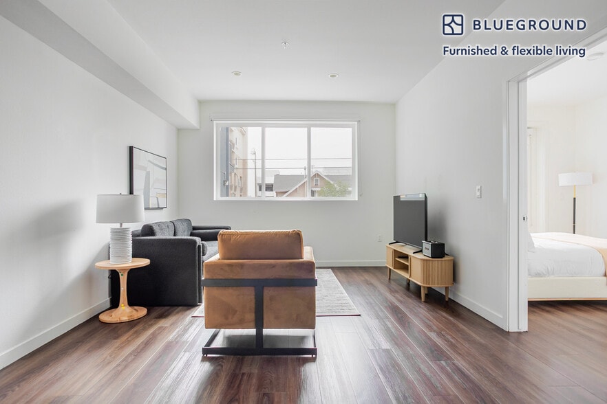 Building Photo - 1011 S Serrano Ave