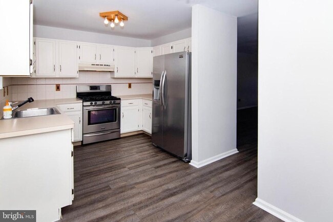 Building Photo - 1010 Hillsboro Ct