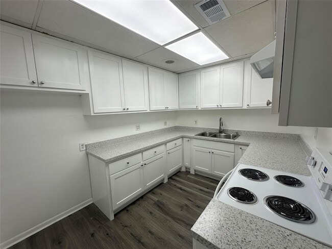 Building Photo - 4723 N Loy Lake Rd