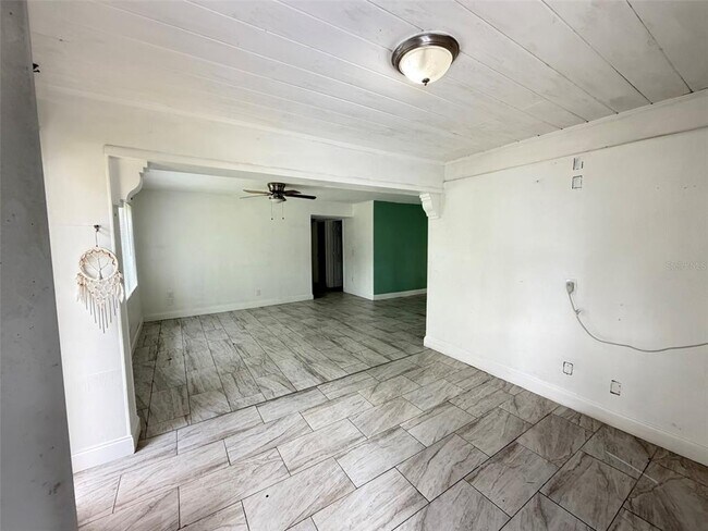 Building Photo - 516 Ave F SE
