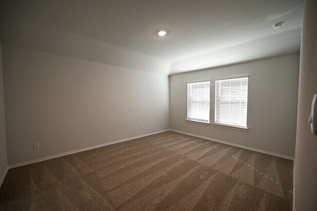 Building Photo - Beautiful Home in Springtown