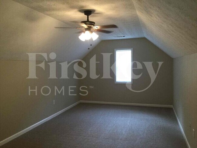 Building Photo - 290 Saratoga Ct