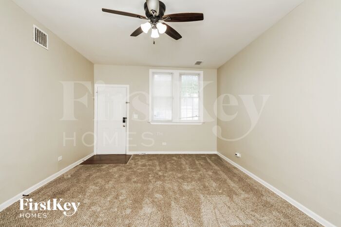 Building Photo - 2738 Ridgeland Ave