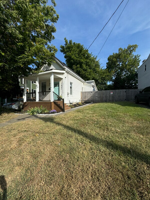 Primary Photo - 1842 Mills Ave