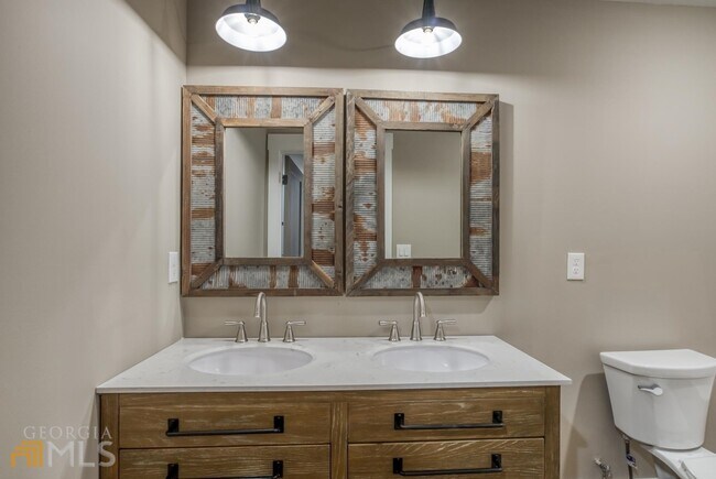 Building Photo - 224 Alcovy St