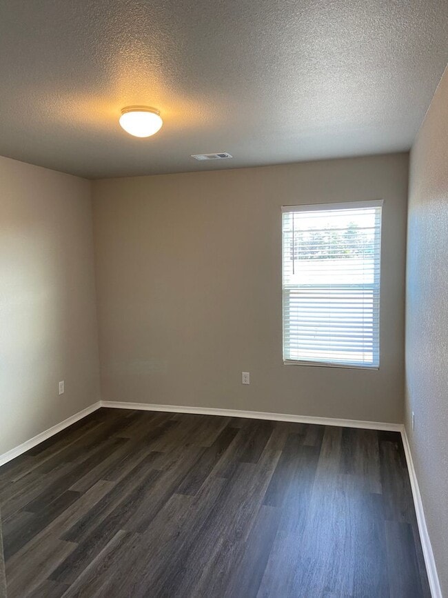 Building Photo - *NOW PRELEASING* Three Bedroom | Two Bathroom in Jonesboro