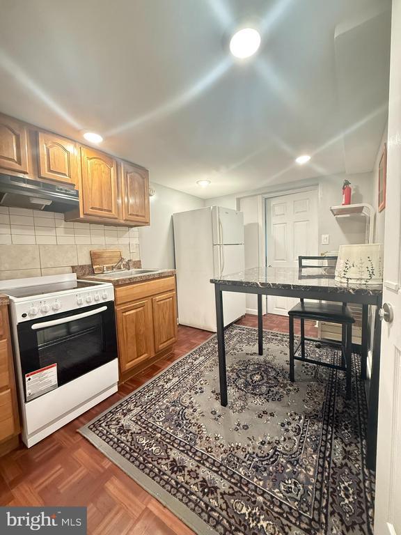 Building Photo - 7547 Beverly Rd