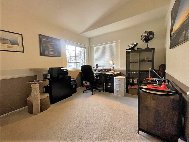 Building Photo - Beautiful Single Family home with Large Backyard