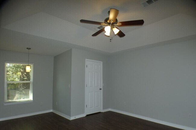 Building Photo - 6607 Woodbury Forest Dr
