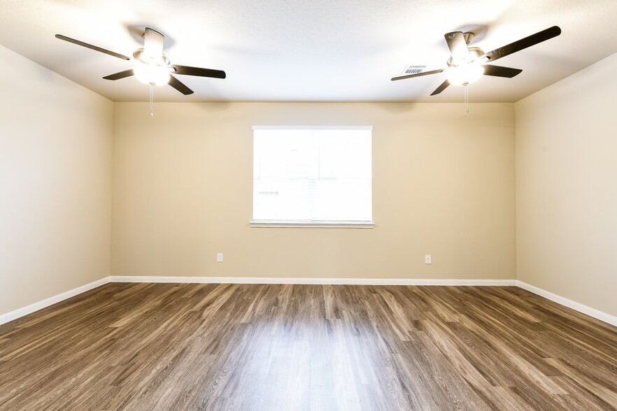 Building Photo - 18606 Cooper Ravine Way