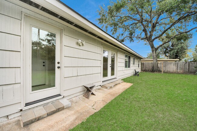 Building Photo - 9535 Vogue Ln