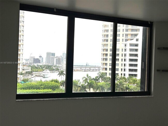 Building Photo - 540 Brickell Key Dr