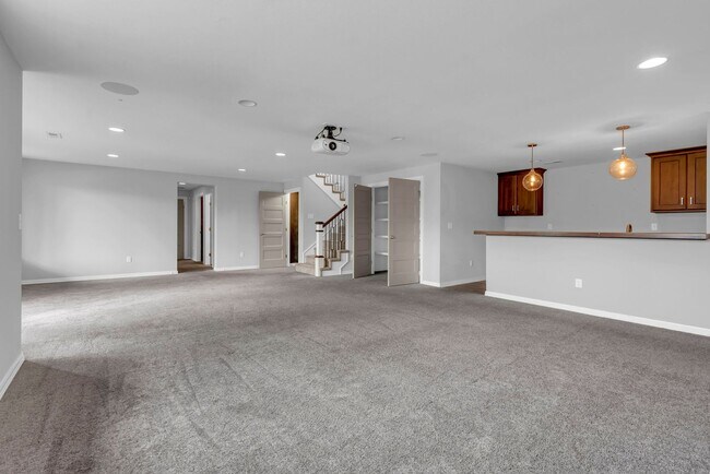 Building Photo - Luxury Home - Month-to-Month or 6-month Le...