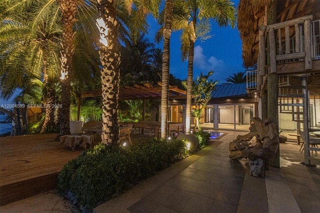 Building Photo - 2440 N Shore Terrace