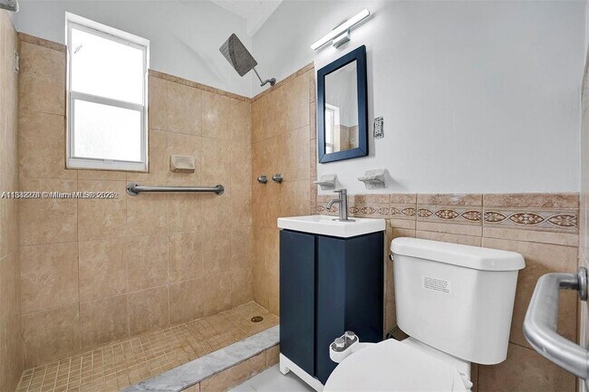 Building Photo - 3900 SW 47th Ave