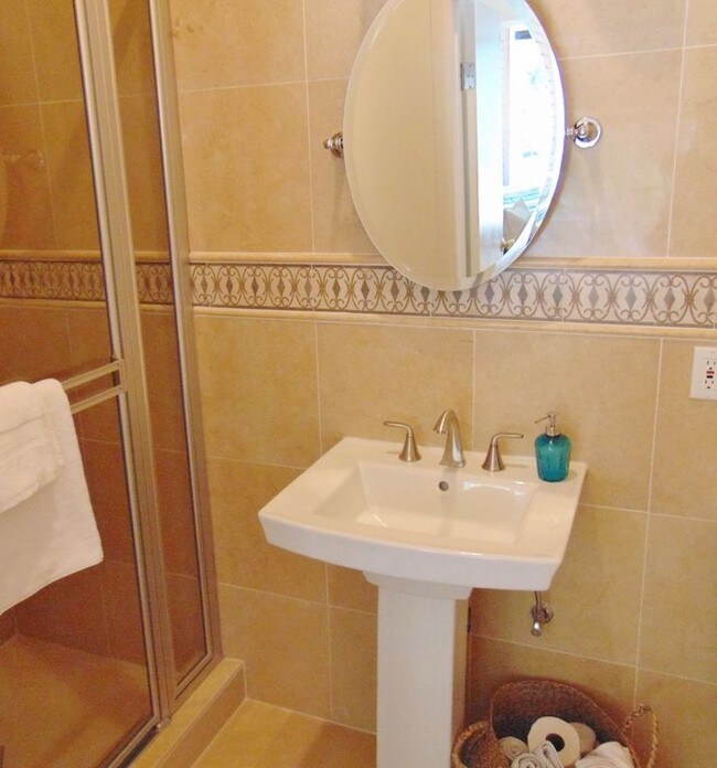 Interior Photo - 9040 Phyllis Ave