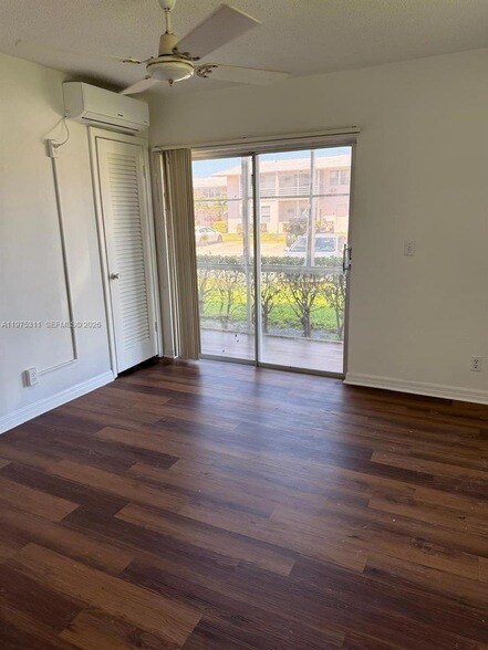 Building Photo - 104 Easthampton E