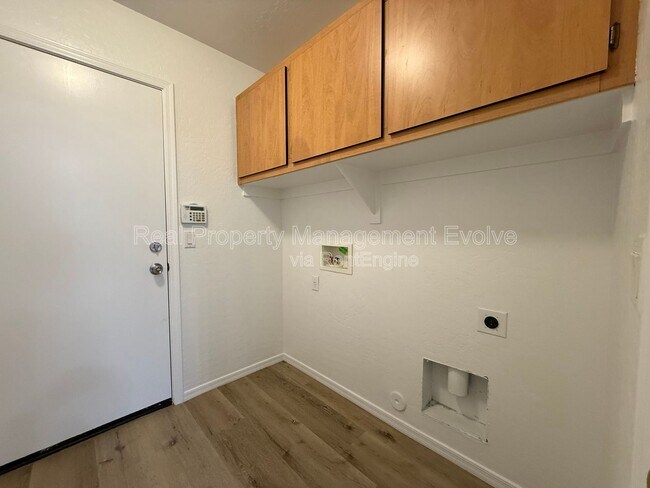 Building Photo - 1516 E Bowker St