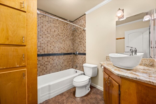 Building Photo - 2020 Clover Ln