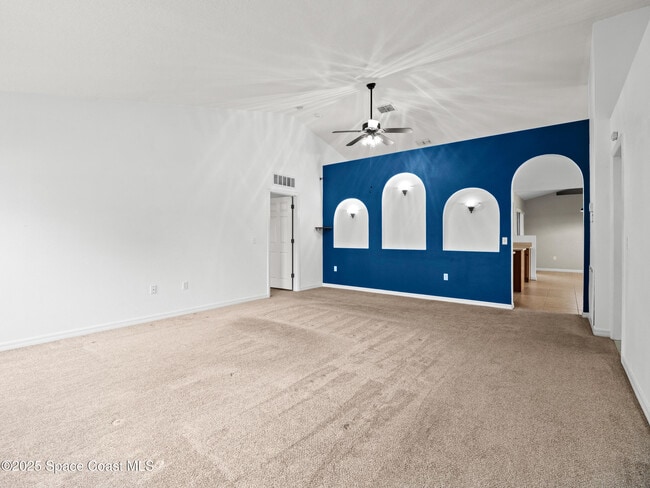 Building Photo - 380 Courtney St