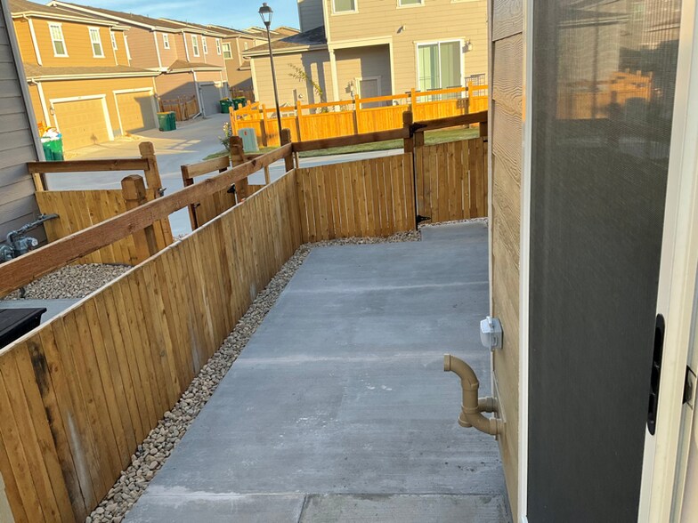 Building Photo - 21250 E Radcliff Pl