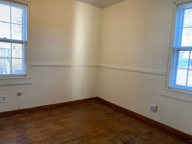 Building Photo - Take a look at this adorable 2 bed Home.