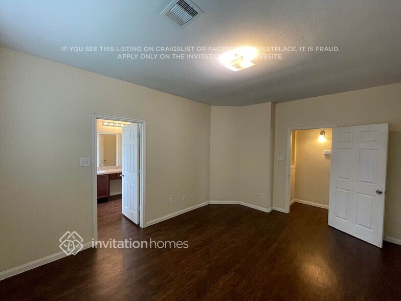 Building Photo - 13529 Raintree Dr
