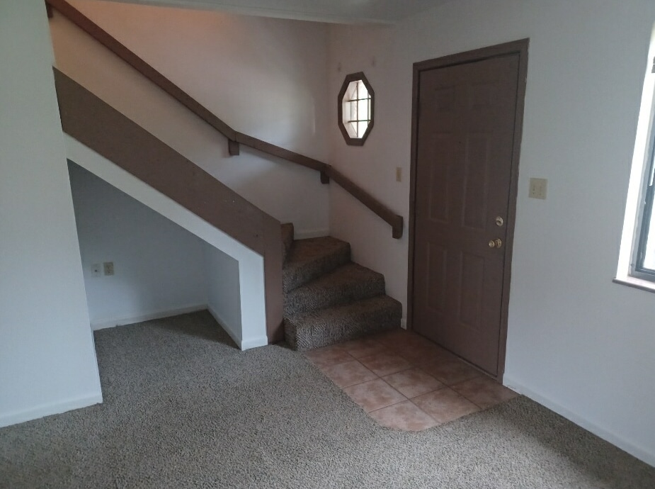 Building Photo - 109 Swan Dr