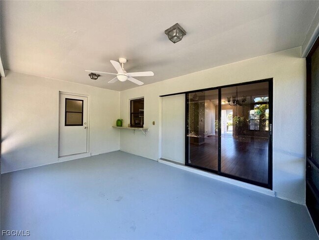 Building Photo - 3725 SW 6th Ave