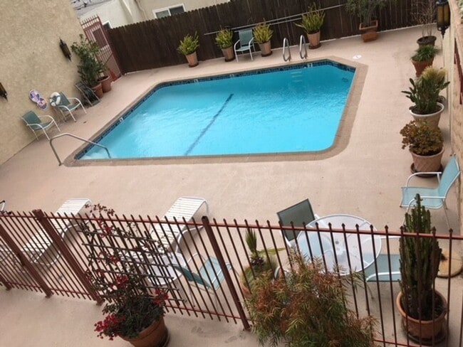 Building Photo - Spacious 2-Bed, 2-Bath Condo in Prime Culver City Location – Freshly Updated!